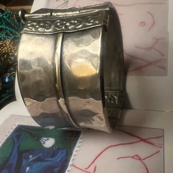 Cuff bracelet - Picture 2 of 2